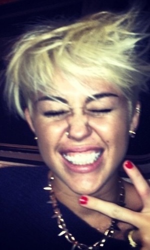 Miley Cyrus shows off her new hair