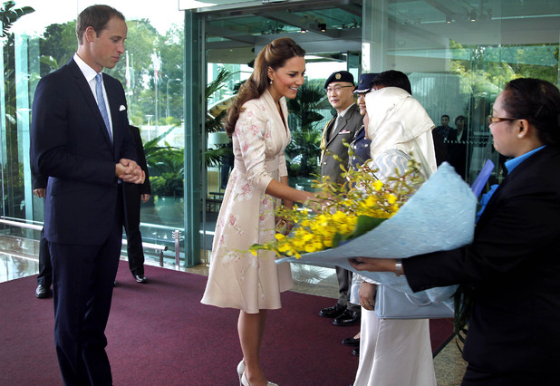 Kate Middleton and Prince William arrive in Singapore
