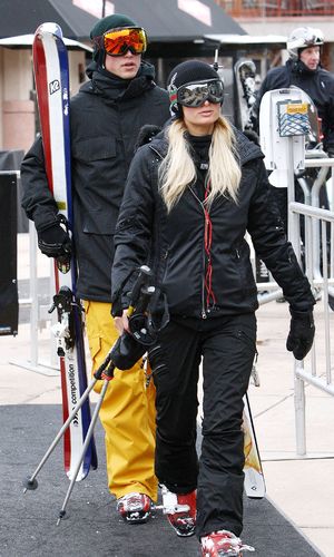 дресс код для горнолыжного курорта. paris hilton aspen skiing 2. дресс код для горнолыжного курорта фото. дресс код для горнолыжного курорта-paris hilton aspen skiing 2. картинка дресс код для горнолыжного курорта. картинка paris hilton aspen skiing 2. Если, вдохновившись списком лучших горнолыжных курортов, вы собираетесь провести ближайший отпуск на живописном склоне, вам непременно потребуется соответствующее обмундирование.