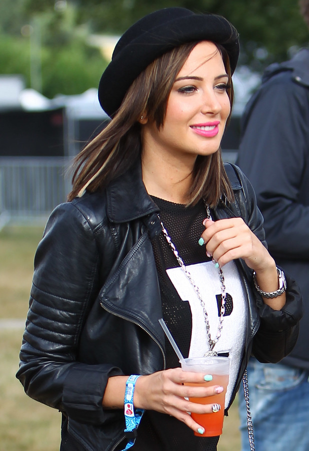 Tulisa Contostavlos Shows Off Sleek New Bob At Virgin Medias V Festival Celebrity News News 