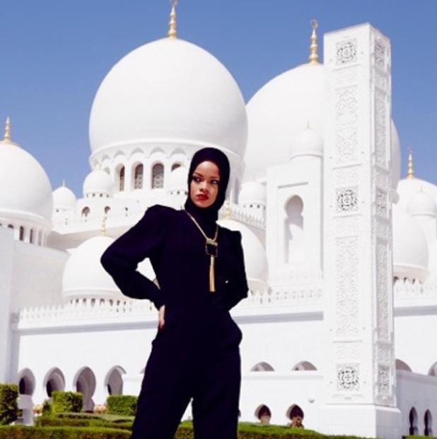 Rihanna visits grand mosque in Abu Dhabi, October 20, 2013.