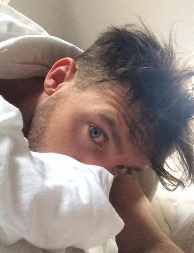 ... tweets picture of his "bed hair" while lying in bed - 9.1.2014