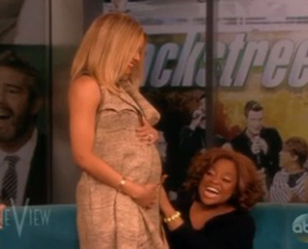 Ciara reveals pregnancy by displaying her baby bump on The View, 14 January 2014