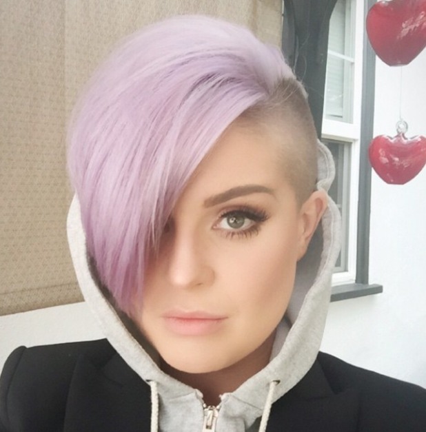 kelly-osbourne-side-parting.png