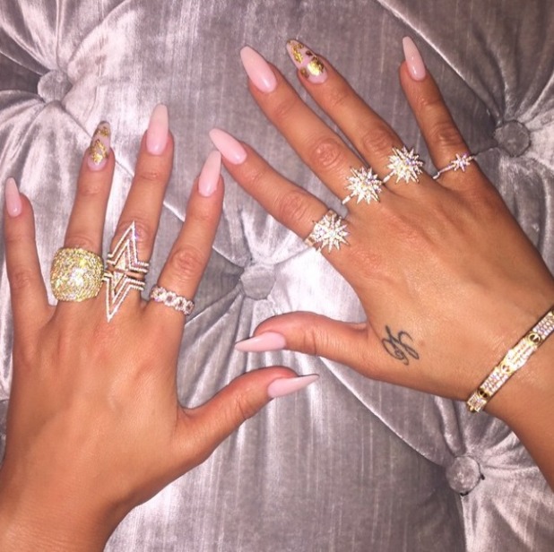 khloe kardashian nails a pretty in pink gold leaf khloe kardashian nails a pretty in pink gold leaf