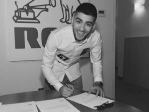 Zayn Malik signs solo record deal (but #RealMe confuses some fans) - Reveal