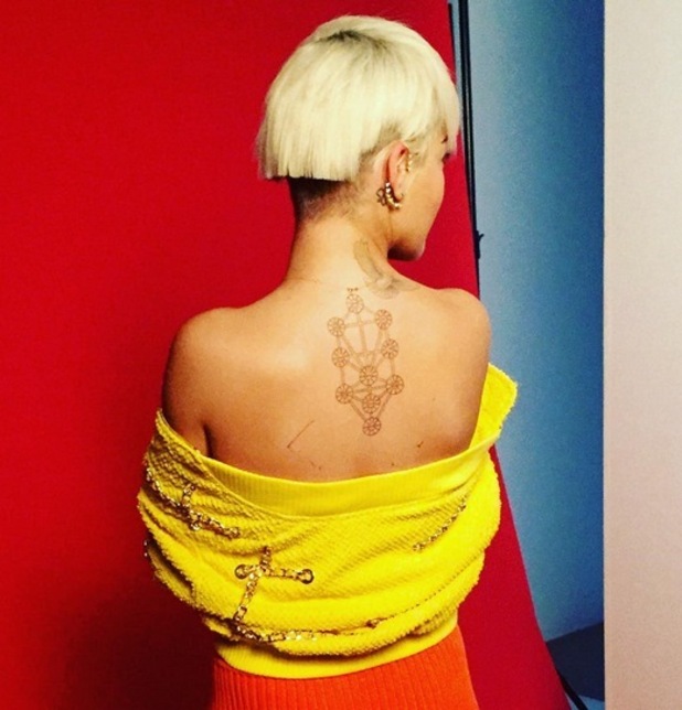 Elle Canada shares backstage snaps of Rita Ora, 24th September 2015