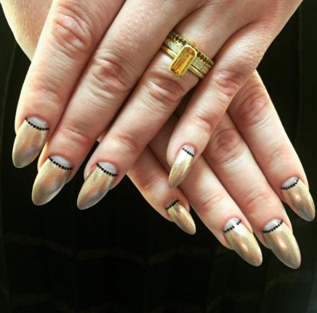 Adele wears gold, black and grey manicure, nails by Jenny Longworth, 7 ...