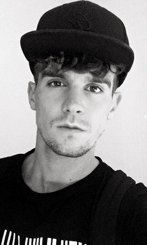Gary 'Gaz' Beadle snaps a selfie as he leaves Australia and heads to New Zealand, February 2016