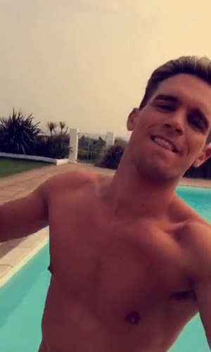 Gaz Beadle teases Ex On The Beach shoot?
12 May