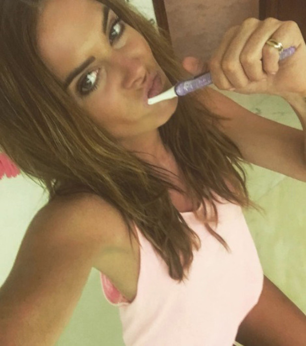 Made In Chelsea S Binky Felstead Shows Off Natural Hair After Removing