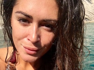 Casey Batchelor looks amazeballs with no make-up on in Ibiza - Reveal