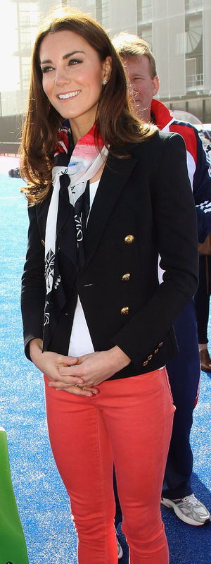 Kate Middleton sports her wardrobe must-have: a stylish navy blazer ...