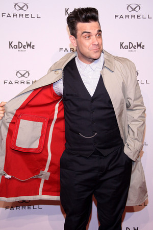 Robbie Williams looks dapper at clothing launch in Berlin - Celebrity ...