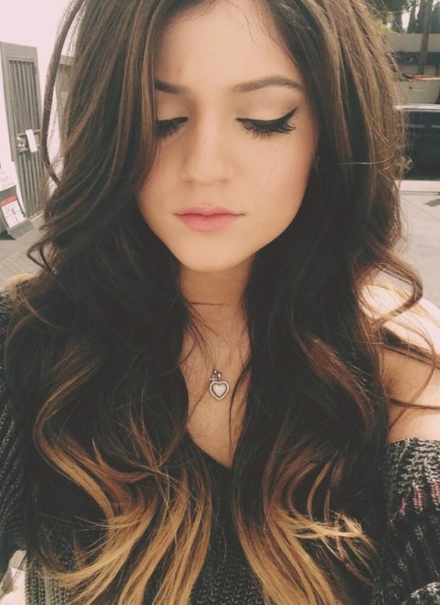 Kylie Jenner shows off perfect winged eyeliner and new ombre locks ...