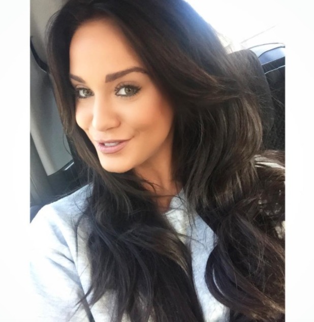 Vicky Pattison works a pretty gorgeous, no make-up selfie - Beauty News ...